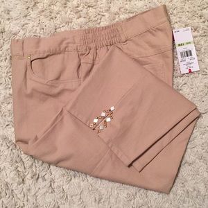 Ruby Rd. Pants - Ruby rd Capri. NWT. Size 18w Ruby Rd. Pants - Ruby rd Capri. NWT. Size 18w
